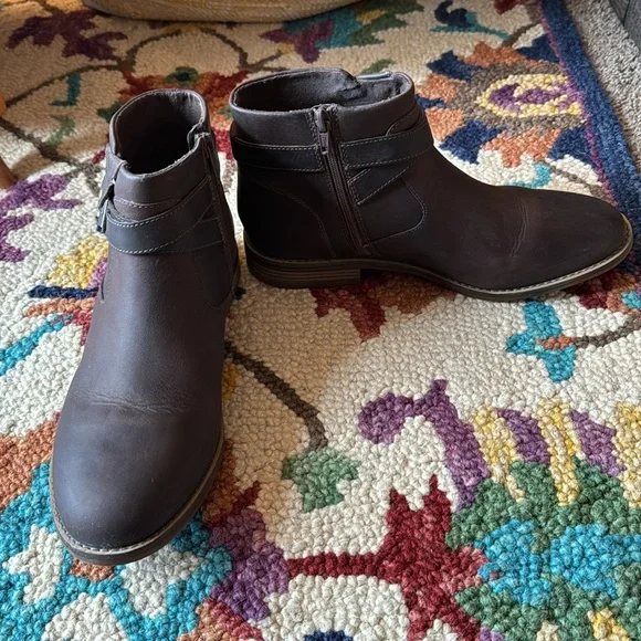 Ultimate Comfort by Clarks Dark Brown Leather Ankle Boots Size 10 Like New - Picture 3 of 6